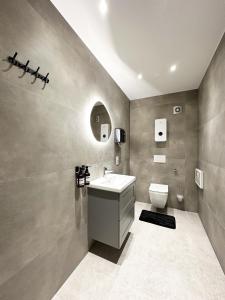 BLK Hostel的一间浴室