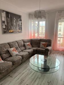 A seating area at Apartamentos El Conde