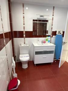 A bathroom at Apartamentos El Conde