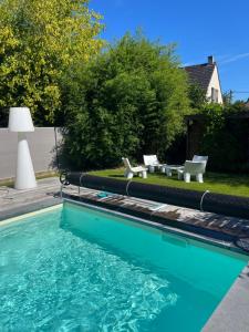 Photo de la galerie de l'établissement Magnifique Villa Piscine Jacuzzi, à Angres