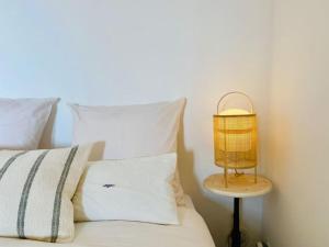 Uma cama ou camas num quarto em La Cachette de Camille - Vue Mer