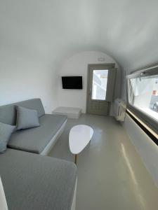 TV o dispositivi per l'intrattenimento presso Solo Sole Suites Santorini
