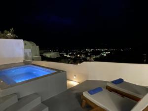 Piscina di Solo Sole Suites Santorini o nelle vicinanze