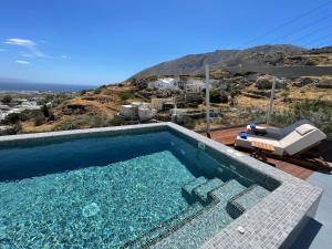 Piscina di Solo Sole Suites Santorini o nelle vicinanze