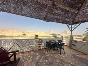 Balkón nebo terasa v ubytování Great Sun Pyramids Inn + 37 fotografií