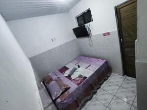 a small room with a bed in the corner at Pousada Terra do Sol in Fortaleza