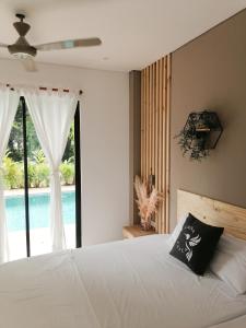 Giường trong phòng chung tại Hermosa casa vacacional en Condominio campestre con baño turco