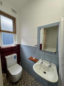 Koupelna v ubytování Bunkhouse Motel Cooma