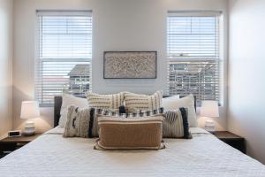 a bedroom with a large bed with two windows at Ocotillo Springs 21 Sleeps 22 guests, Fire pit, Community Pool and Hot Tub in Santa Clara +101 photos