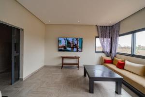 TV a/nebo společenská místnost v ubytování Luxueuse Exclusive Villa 4 suites