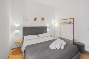 a bedroom with a large bed with white pillows at Aurelia Sunset home in Rome +10 photos