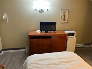 TV o dispositivi per l'intrattenimento presso Schell Motel