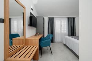Televízia a/alebo spoločenská miestnosť v ubytovaní Apartments Kudelik