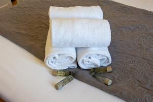 a couple of towels and two bottles of wine at La Maison du Fleuve - Welkeys in Dives-sur-Mer +6 photos