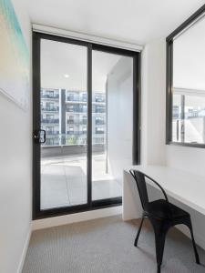 Fotografie z fotogalerie ubytování Peaceful 1-Bed Unit with a Spacious Balcony v Melbourne
