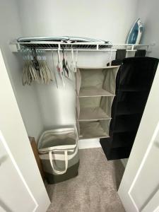 Gallery image of Pristine 2BR apt with modern amenities near NYC in Jersey City +13 photos