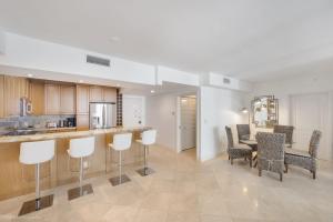 A kitchen or kitchenette at Modern 2 BDR at King David with Ocean View