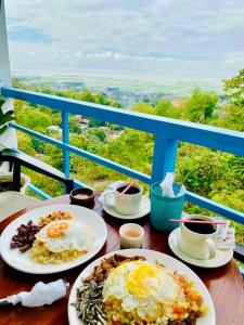Gallery image of Mountain overlooking Trip near Manila in Binangonan +12 photos