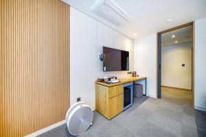 TV a/nebo společenská místnost v ubytování Haeundae The Van Hotel