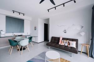 Posezení v ubytování Seaview Infinity Pool 3BR 2Carparks 8Pax 401