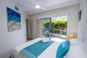 Postel nebo postele na pokoji v ubytování Coral Sands - Modern, Central Three-Bedroom Poolside Unit in Stunning Agnes Water