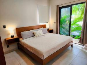 Imagen de la galería de Hobie Suite 1 Bed, Starlink WiFi, Balcony & Pool, en Bacalar