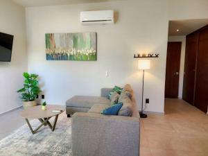 Imagen de la galería de Hobie Suite 1 Bed, Starlink WiFi, Balcony & Pool, en Bacalar