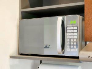 Imagen de la galería de Hobie Suite 1 Bed, Starlink WiFi, Balcony & Pool, en Bacalar