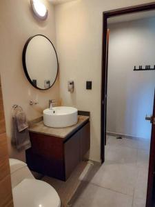 Imagen de la galería de Hobie Suite 1 Bed, Starlink WiFi, Balcony & Pool, en Bacalar