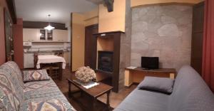 a living room with a couch and a fireplace at El Mirador Del Parque in Gúa