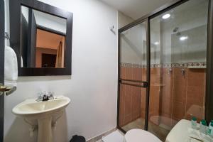Koupelna v ubytování Hotel Express Medellin FARUM + 24 fotografií