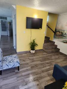 TV a/nebo společenská místnost v ubytování Ocean Peak Home + 37 fotografií