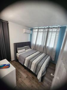 Postel nebo postele na pokoji v ubytování Ocean Peak Home