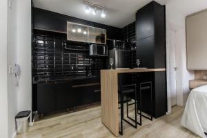 Køkken eller tekøkken på MB611 - Apto aconchegante na Liberdade c/piscina