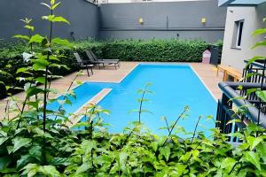 Swimmingpoolen hos eller tæt på MB611 - Apto aconchegante na Liberdade c/piscina