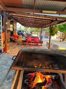 Equipo para parrilladas disponible en la casa de huéspedes