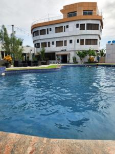 Piscina di Paradise Beach Resort Lagos o nelle vicinanze