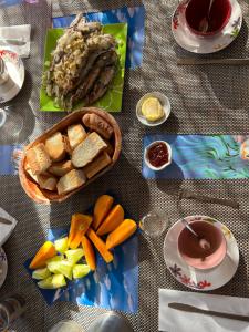 Comida en la casa de huéspedes o alrededores