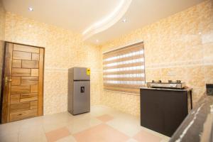 Kuchyň nebo kuchyňský kout v ubytování Furnished Cozy 2 Bedroom Apartment - West Hills Mall, Accra + 8 fotografií