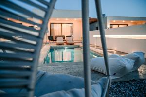 Bazén v ubytování Melior Luxury Villas nebo v jeho okolí