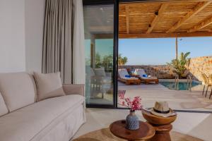 Posezení v ubytování Deos Luxury Suites - Adults Only
