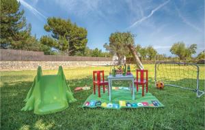 Zona de joacă pentru copii de la Cozy Home In Port D'alcúdia