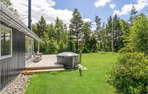 Zahrada ubytování 3 Bedroom Cozy Home In Højslev