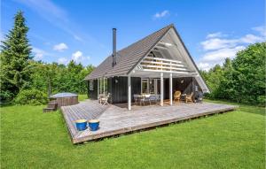 Zahrada ubytování 3 Bedroom Cozy Home In Højslev