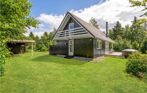 Zahrada ubytování 3 Bedroom Cozy Home In Højslev
