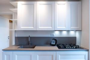 A kitchen or kitchenette at Amazing top floor