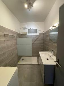 Koupelna v ubytování Corsicadream Barbicaja, superbe appartement dans villa, vue panoramique mer, piscine, proche Porticcio