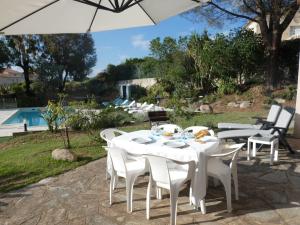 Bazén v ubytování Corsicadream Barbicaja, superbe appartement dans villa, vue panoramique mer, piscine, proche Porticcio nebo v jeho okolí