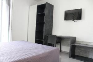Televiisor ja/või meelelahutuskeskus majutusasutuses Hotel Paradiso