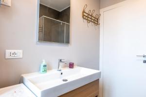A bathroom at Amazing top floor